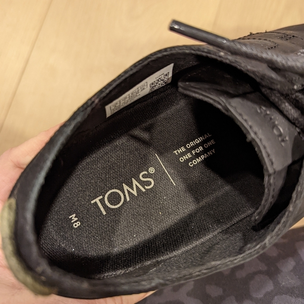 TOMS Men's Black Casual Shoes - Picture 8 of 9